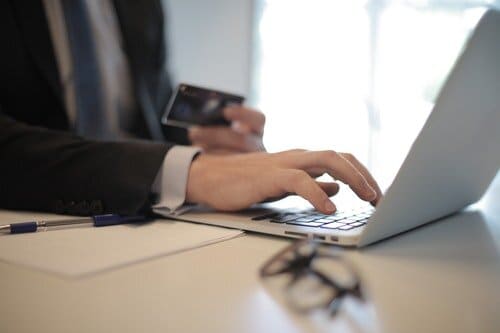 demandas-ecommerce-pexels-andrea-piacquadio-3760081 demandas-ecommerce-pexels-andrea-piacquadio-3760081