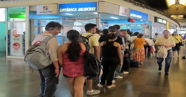 Caixa: Em lotéricas, entre 5 pessoas que tentaram sacar auxílio, apenas 1 tinha direito na data