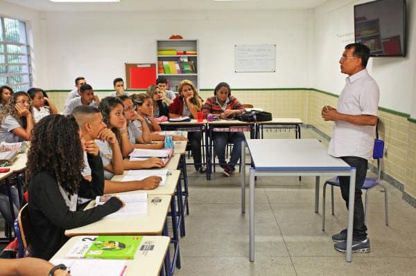 Concurso SEEDUC RJ: governo autoriza convocação de 2 mil professores