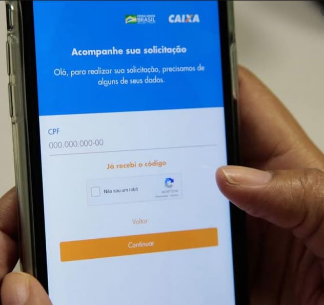Mães erram cadastro e ficam sem os R$ 1.200 para comida de filhos e aluguel