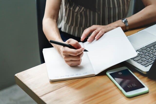 687 vagas de emprego, estágio e trainee disponíveis nesta segunda-feira (24) para área de recepção