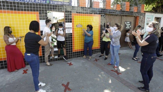 Após Justiça proibir volta às aulas no Rio, escolas preveem demissões