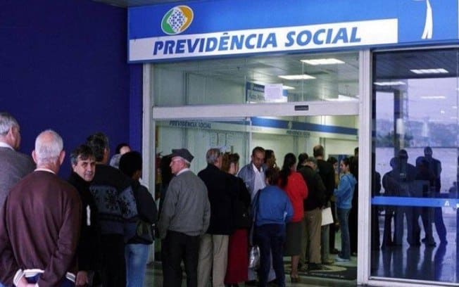 INSS inicia contato com quem está na fila de espera INSS inicia contato com quem está na fila de espera