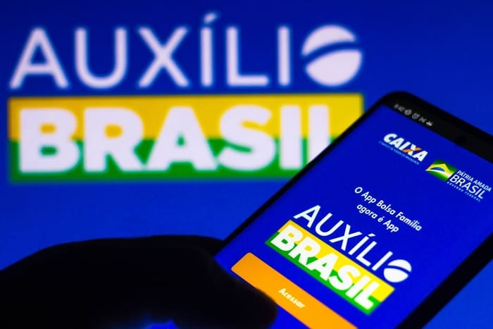 Auxílio Brasil: Despesas do benefício ficarão fora do teto por dois anos