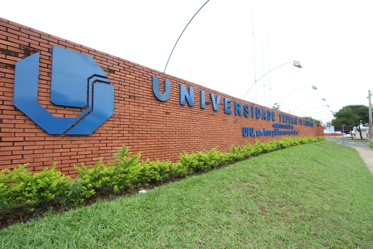ufu-mg Concurso Técnicos Administrativos: UFU divulga edital com salários de até R$4,1mil