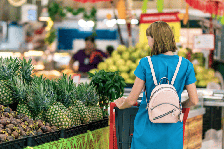 Coronavírus: saiba como se proteger ao ir ao mercado ou quando pedir comida em casa