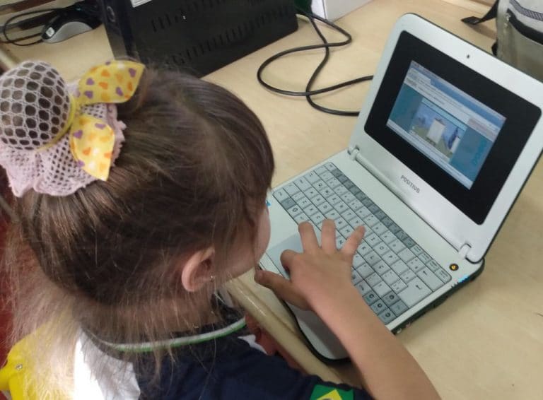Experiência com educação virtual deve fortalecer o papel da escola e dos professores