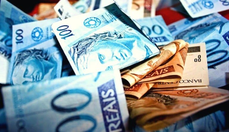 Dinheiro desviado da saúde