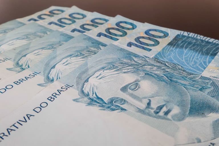 Governo revela salários mínimos para 2022, 2023 e 2024