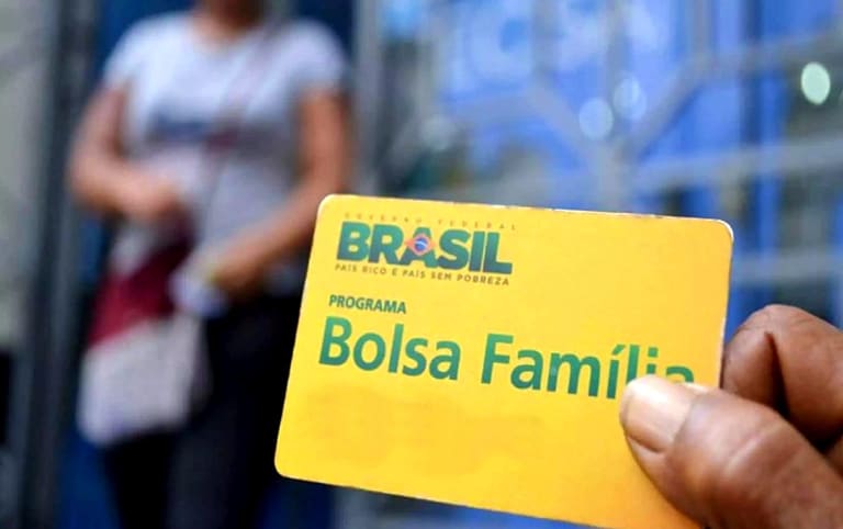 Usuários do Bolsa Família podem ganhar prioridade em vacinação
