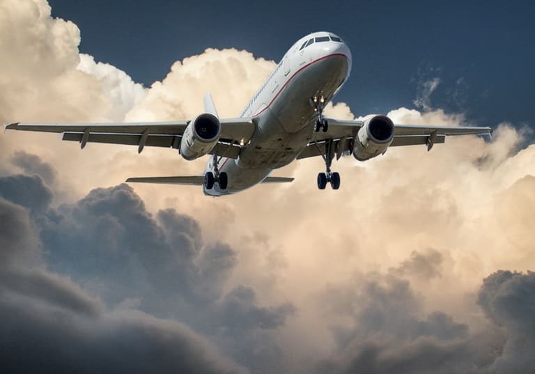 Dicas para economizar em passagens aéreas