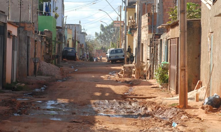 Crescimento da pobreza é global, diz Guedes