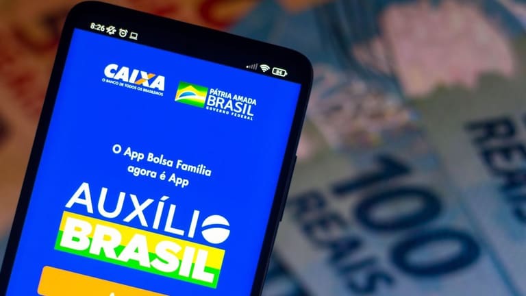 Auxílio Brasil bloqueado em 2022? Saiba o que pode ter acontecido