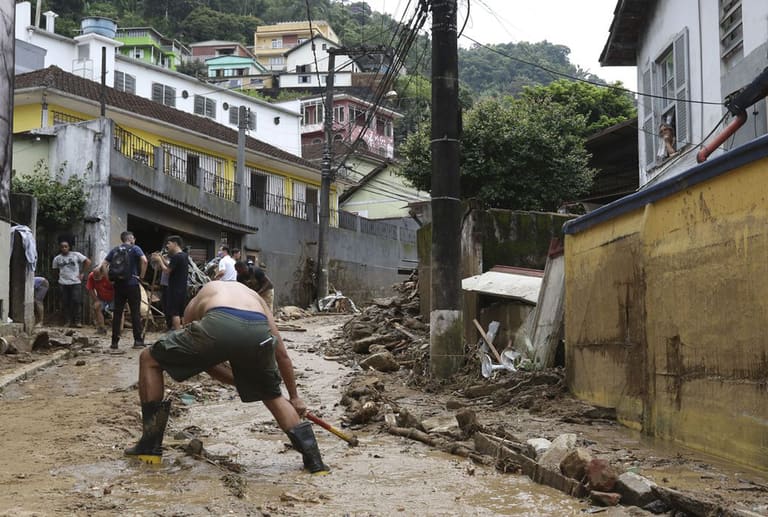 Auxílio: cresce pressão por benefício para vítimas de Petrópolis