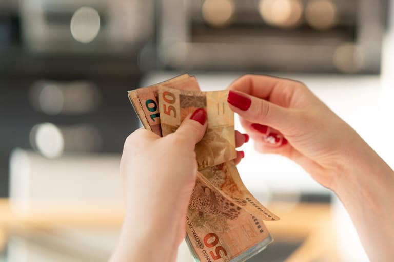 Auxílio Brasil: inflação não deve mudar valor do programa em 2023