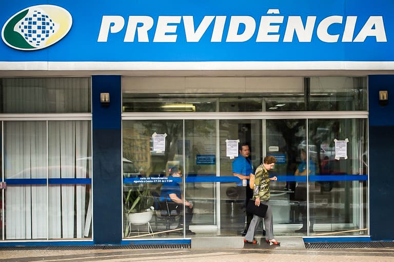 Congresso prorroga MP que amplia empréstimo consignado do INSS