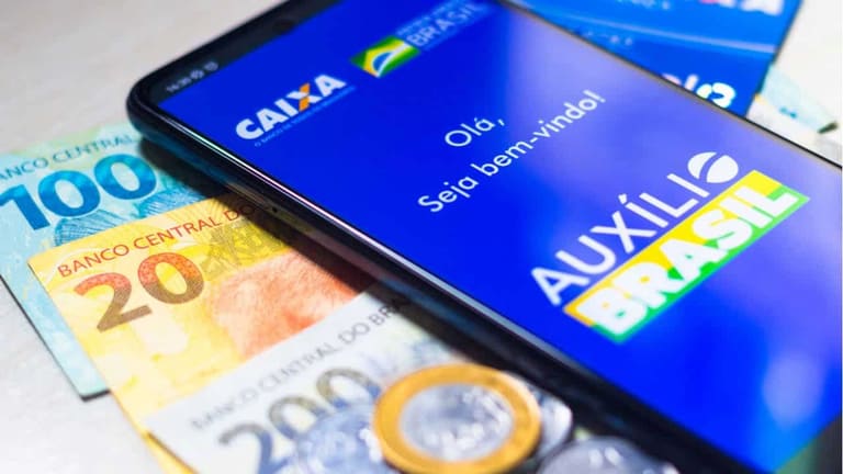 CALENDÁRIO REVELADO: Auxílio Brasil é pago para novo grupo hoje; veja como receber