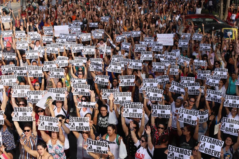 Reajuste: servidores não descartam realização de greve geral, diz sindicato