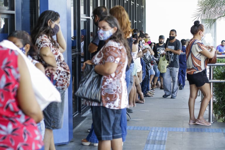 Auxílio Brasil: 8 em cada 10 usuários do programa são mulheres