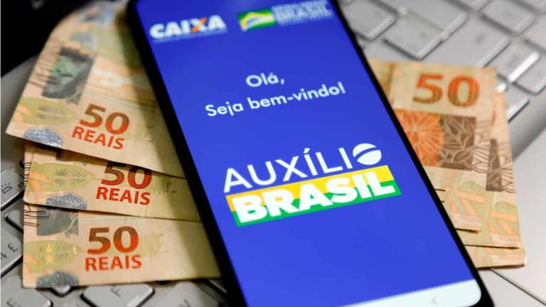 AUXÍLIO BRASIL com valor de R$ 1.200? Entenda a declaração de Bolsonaro