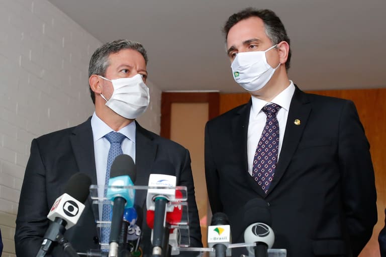 Pacheco e Lira criticam suspensão do piso salarial da enfermagem