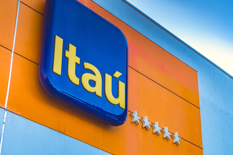 Itaú Itaú divulga cartão de crédito para clientes de alta renda