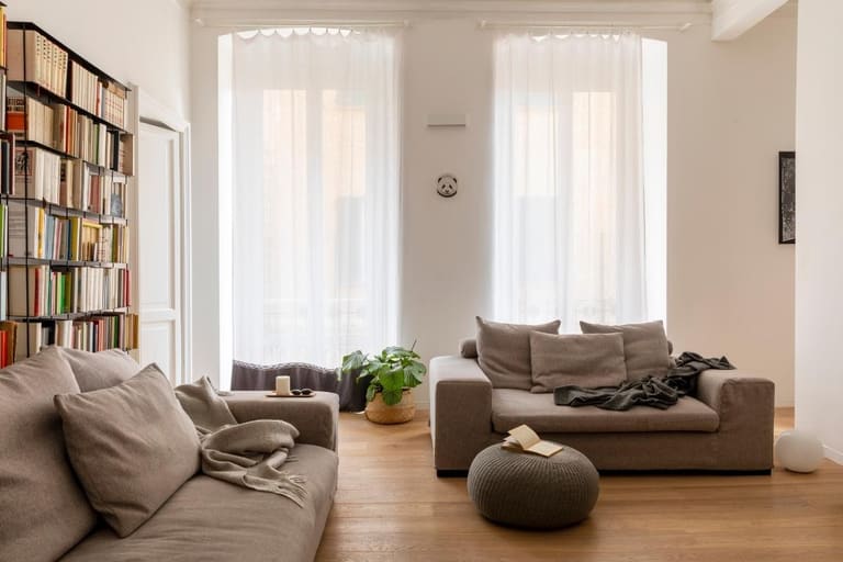 Saiba como ter uma sala aconchegante e decorada