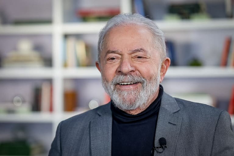 LULA decide o futuro do Auxílio Brasil para 2023