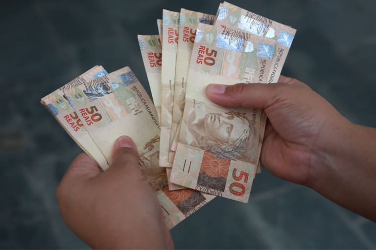 Caixa: SAQUE EXTRA de R$1.212 está DISPONÍVEL até o natal; veja como solicitar – Reprodução Canva Caixa: SAQUE EXTRA de R$1.212 está DISPONÍVEL até o natal; veja como solicitar - Reprodução Canva