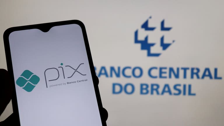 Pix registra novo recorde após pagamento do 13º salário