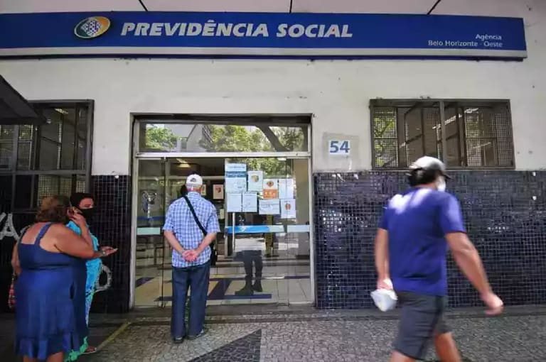 inss beneficiarios INSS faz novo pagamento de R$ 1.302 nesta sexta-feira (27); confira o calendário