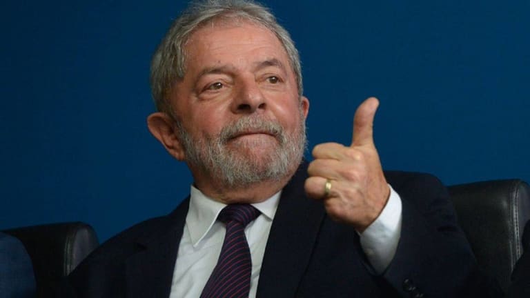 lula feliz salario Brasileiros são pegos de surpresa e vão receber devolução do dinheiro pago em impostos
