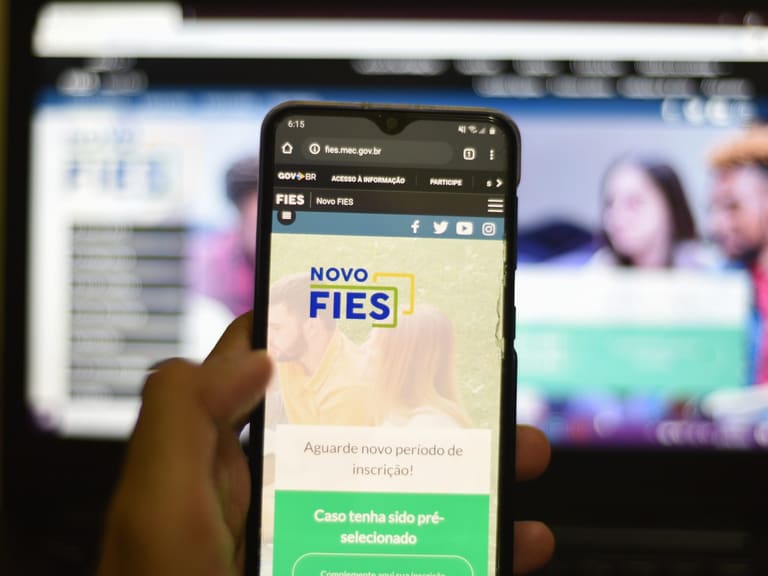 Até 99% de desconto: Aprenda a renegociar suas dívidas do FIES agora mesmo!