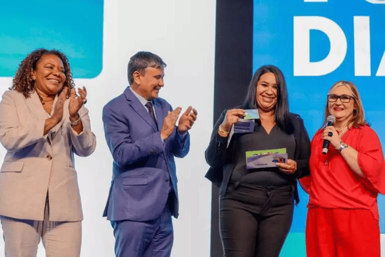 Caixa anunciou a entrega dos NOVOS CARTÕES do BOLSA FAMÍLIA; veja quem vai receber Caixa anunciou a entrega dos NOVOS CARTÕES do BOLSA FAMÍLIA; veja quem vai receber
