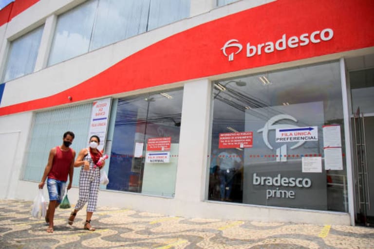 Agência do BRADESCO fechada pega TODOS de surpresa
