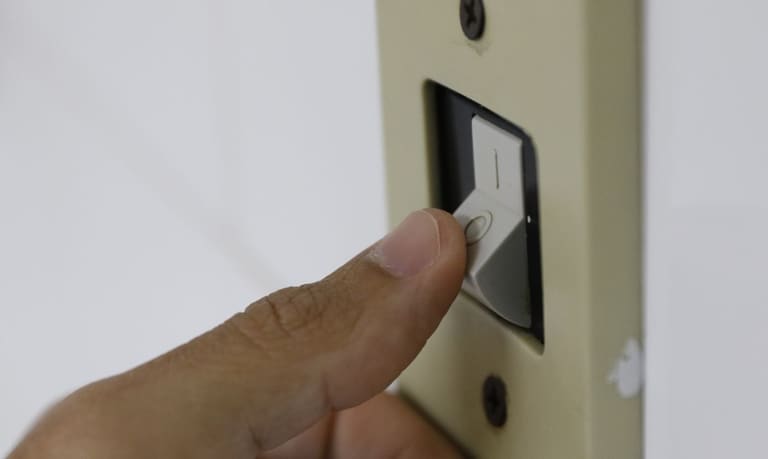 Conta de energia: anúncio da Aneel faz brasileiros comemorarem. Entenda Conta de energia: anúncio da Aneel faz brasileiros comemorarem. Entenda