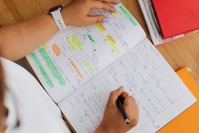 ENEM 2023: como estudar para a prova de Linguagens e Códigos?