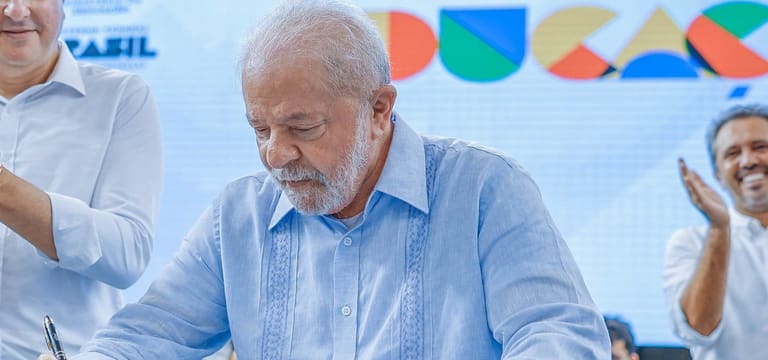 Confirmado: Nova regra para o SALÁRIO MÍNIMO é aprovada e cai como um presente no colo de brasileiros