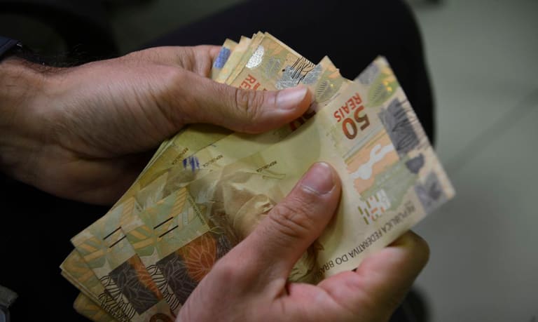 NOVO AUMENTO no SALÁRIO MÍNIMO pode sair nesta semana e deixa brasileiros surpresos NOVO AUMENTO no SALÁRIO MÍNIMO pode sair nesta semana e deixa brasileiros surpresos