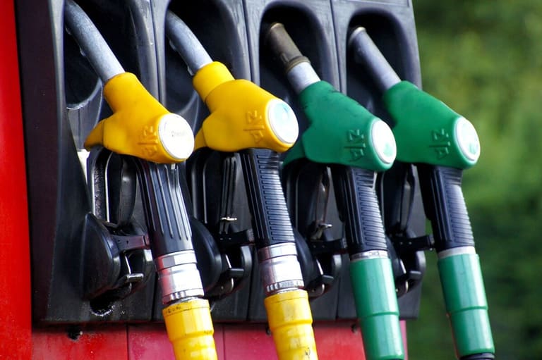 Preço da GASOLINA tem leve queda na semana, mas não anima motoristas Preço da GASOLINA tem leve queda na semana, mas não anima motoristas