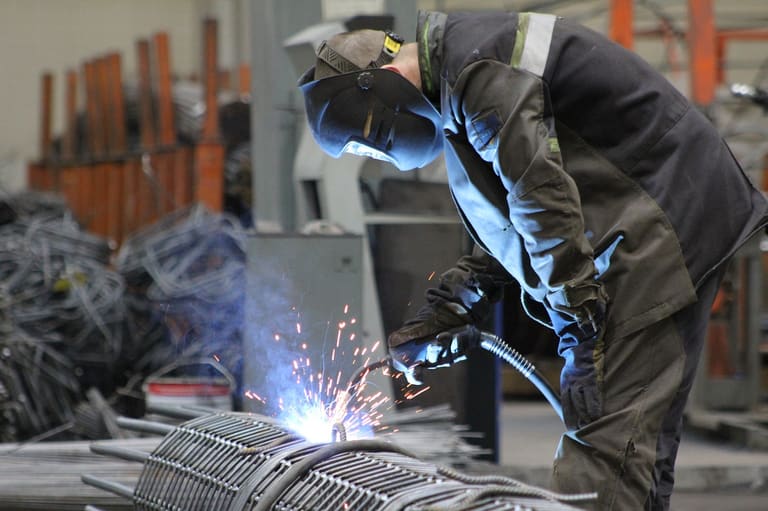 Produção industrial do Brasil ENCOLHE em abril, revela IBGE Produção industrial do Brasil ENCOLHE em abril, revela IBGE