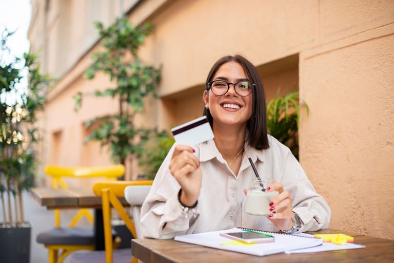 Transforme seu relacionamento com o CARTÃO de Crédito e diga adeus às dívidas de uma vez por todas Transforme seu relacionamento com o CARTÃO de Crédito e diga adeus às dívidas de uma vez por todas