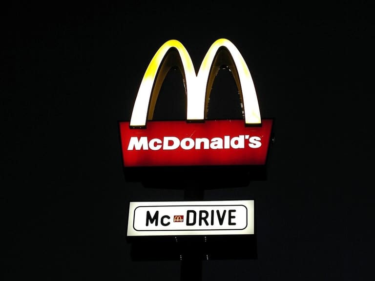 Você não vai acreditar com FIM de batata, lanche e até sorvete no McDonald´s: empresa arranca produtos AMADOS do cardápio e choca brasileiros