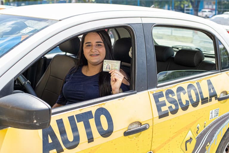 Saiba como se inscrever no projeto que oferece CNH GRÁTIS para mulheres
