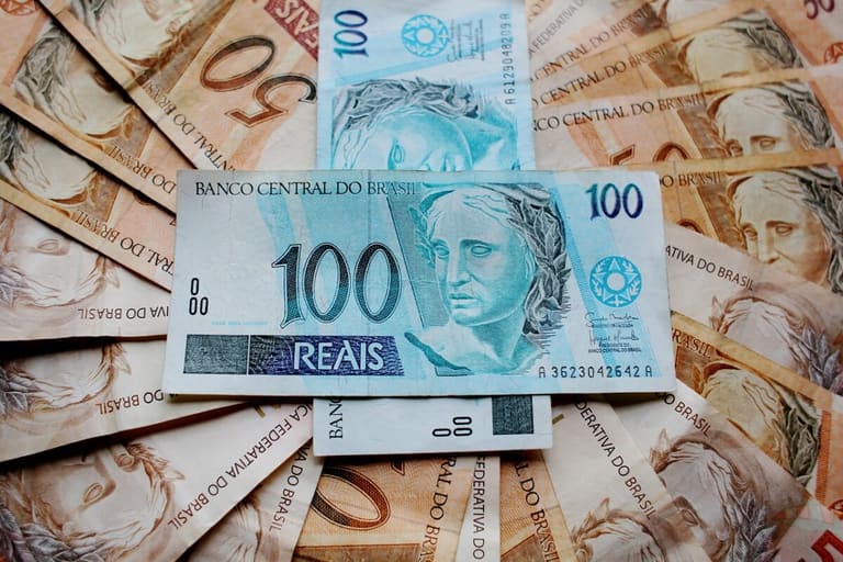 ALÍVIO! Aposentados do INSS recebem MAIS que um salário mínimo e deixa brasileiros comemorando ALÍVIO! Aposentados do INSS recebem MAIS que um salário mínimo e deixa brasileiros comemorando
