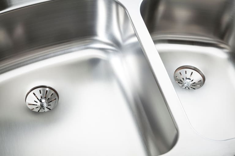 Brilhante e sem manchas: o melhor guia para limpar objetos de aço inox