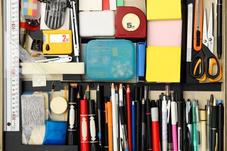 Domar o caos_ um guia para a organizar as gavetas do escritório - Reprodução Canva