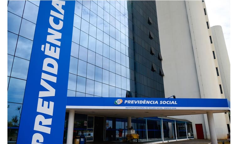 INSS na corrida para resolver fila de aposentadorias com recompensas de quase R$5 MIL INSS na corrida para resolver fila de aposentadorias com recompensas de quase R$5 MIL