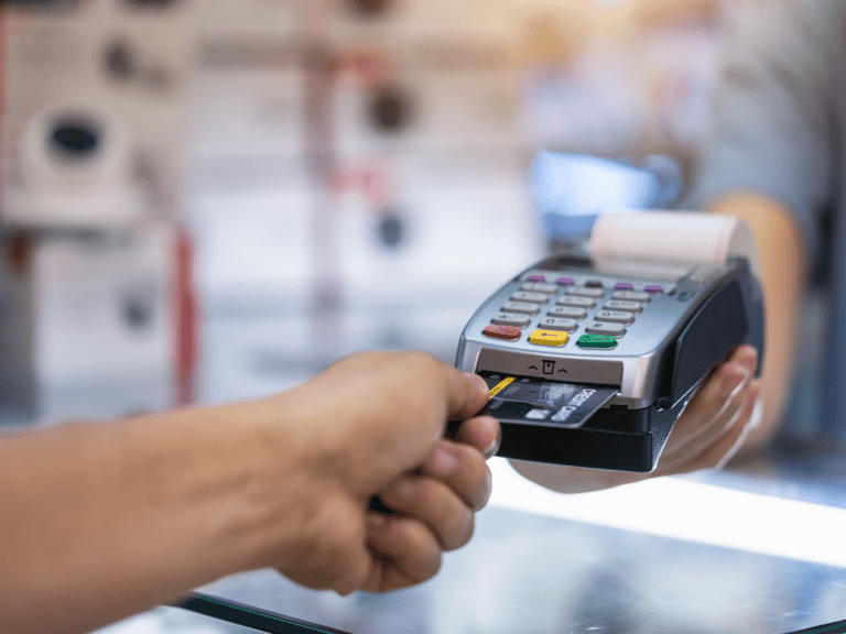 Quando vale a pena utilizar o carta?o de cre?dito Quando vale a pena utilizar o cartão de crédito?