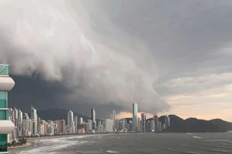 ALERTA! CICLONE BOMBA se formará no Atlântico deixando brasileiros preocupados ALERTA! CICLONE BOMBA se formará no Atlântico deixando brasileiros preocupados